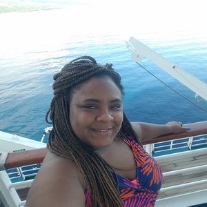 Meet your Posher, Danielle